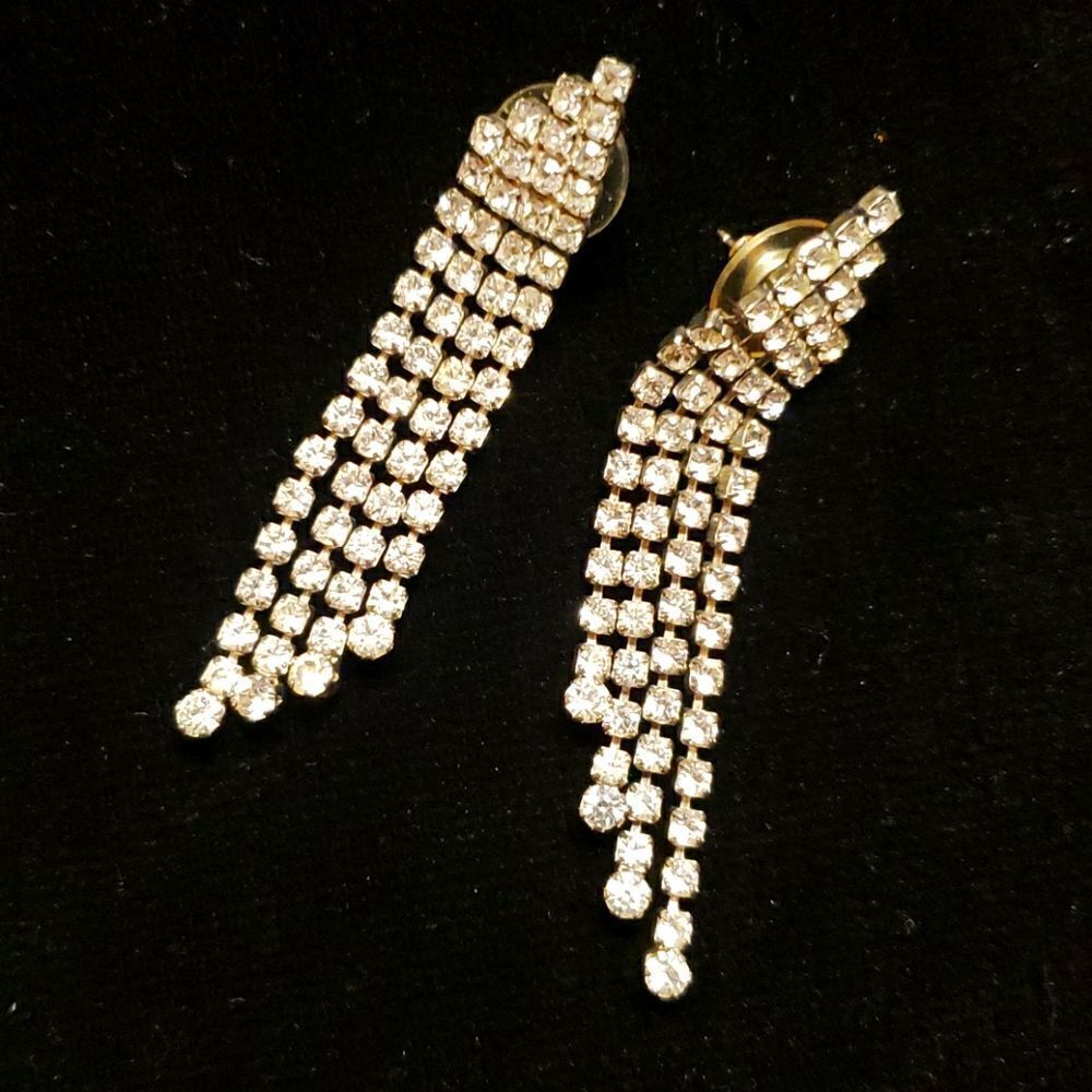 Dazzling Dangling White Rhinestone Earrings